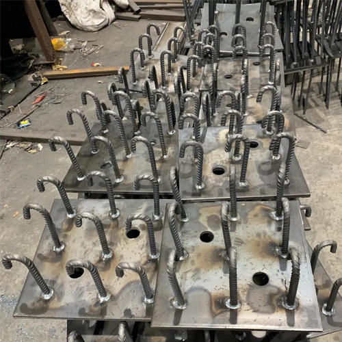 图纸中如何确定济宁预埋件的位置？